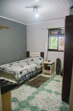 Casa com 3 dormitórios em Lomba Grande 