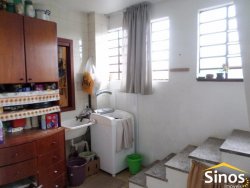 Sobrado comercial com 03 dormitórios no bairro Pinheiro 