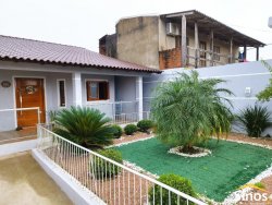 Casa com 02 dormitórios no Bairro Rondônia 